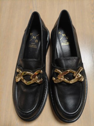 Mocasines KMB Negros con Detalle Dorado