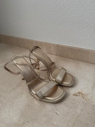 Sandalias de tacón doradas Primark