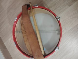 Tambor con Correa y Baqueta