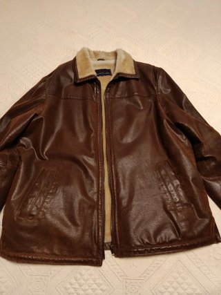 Chaquetón de piel marrón con forro