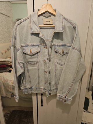 Chaqueta Vaquera bomber Stradivarius Talla M