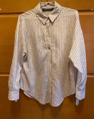 Camisa de rayas Zara, cruda con rayas negras, muy