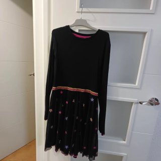 Vestido negro con estrellas