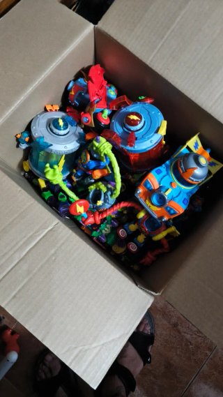 Lote de figuras y vehículos SuperZings
