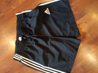 Pantalón corto Adidas negro
