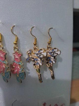 Pendientes Artesanales con Motivos Florales Azules