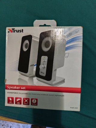 Altavoces Trust con conexión USB