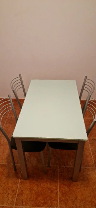 Mesa de Cristal con 4 Sillas