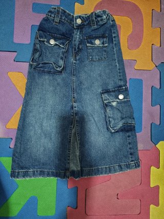 Falda vaquera midi con bolsillos talla 7.