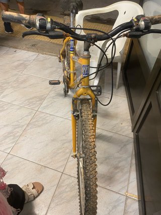 Bicicleta de Montaña GT Amarilla