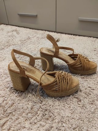 Sandalias de tacón con plataforma de yute