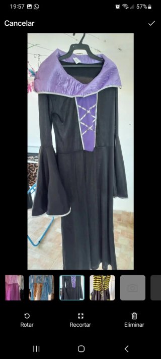 Disfraz largo negro y morado