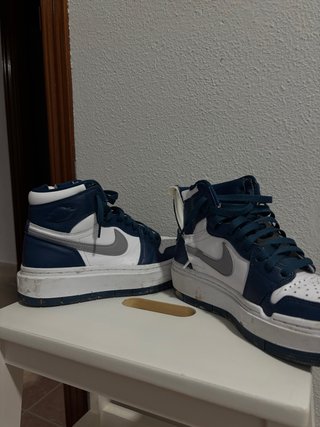 Zapatillas Nike Jordan estilo botas como nuevas