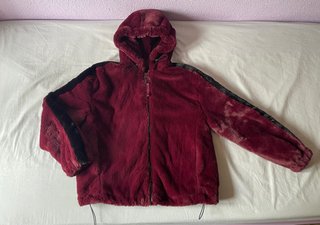 Abrigo Bershka Burdeos y Negro con Capucha