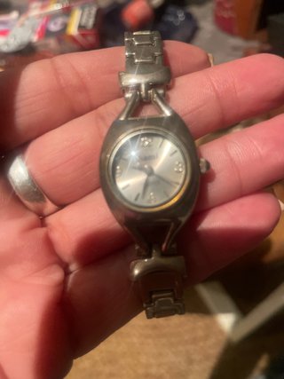 Reloj de pulsera plateado