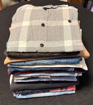 Lote de varias camisas y pantalones (8 conjuntos)