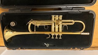 Trompeta Bach TR300 en Si b + estuche y 2 boquilla