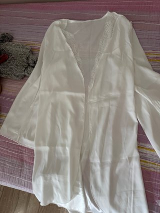 Bata lencera de novia blanca