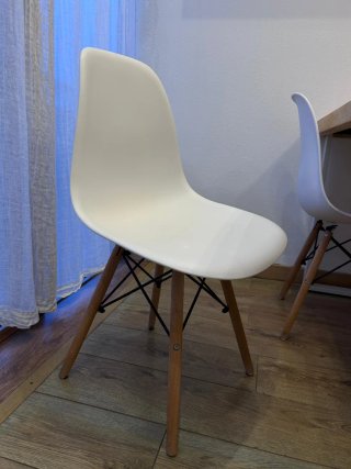 Conjunto de 4 sillas blancas