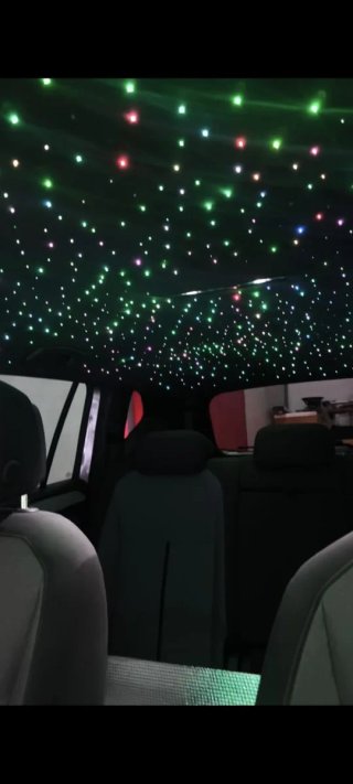 Techo con efecto cielo estrellado para coche