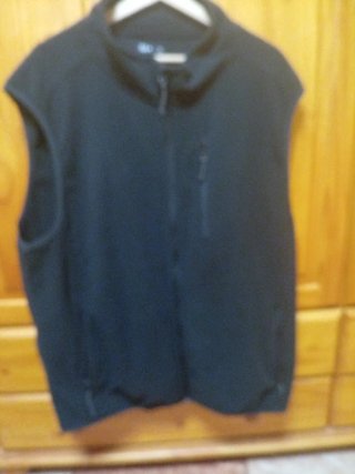 Chaleco Polar Negro Talla 3XL.
