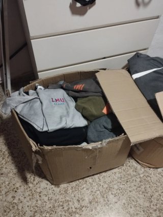 Lote de sudaderas de marca de segunda mano.