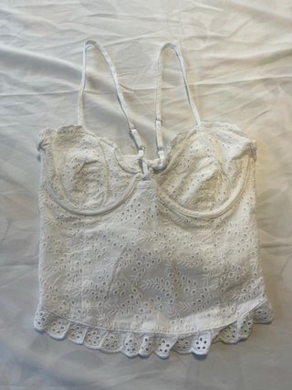 Top Corset Blanco Bordado Suizo de Stradivarius