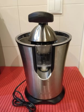 Exprimidor Eléctrico de Acero Inoxidable