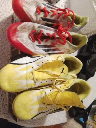 2 Pares de Zapatillas de Fútbol