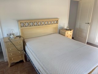 2 Camas de 150cm con Cabecero, Mesitas y colchon