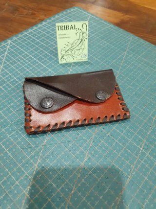 Monedero de cuero artesanal de 2 compartimentos.