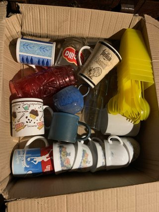 Lote de tazas, vasos y cubiertos