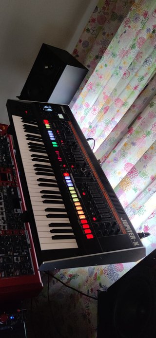 Sintetizador Roland Jupiter-X