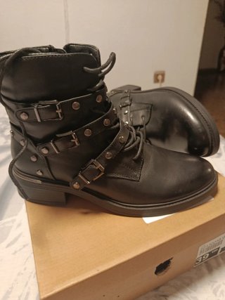 Botas Negras con Hebillas Talla 41