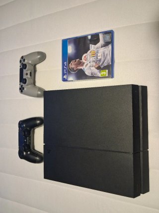 Consola PlayStation 4 + 2 mandos + FIFA 18