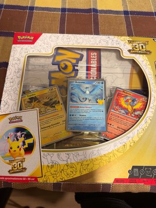 Caja Pokémon Celebración 30 Aniversario