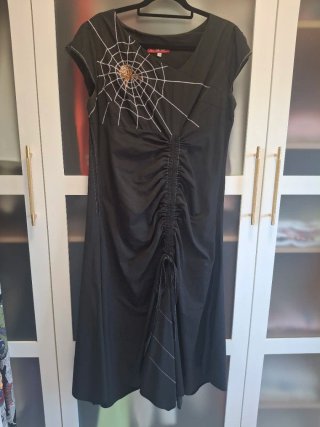 Vestido Negro con Detalle de Telaraña