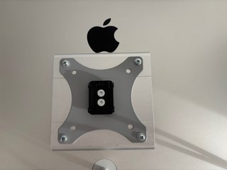 Adaptador VESA para Apple Thunderbolt Display.