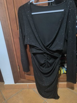 Vestido de fiesta negro con brillos