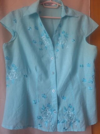 Blusa Turquesa con Bordados Florales