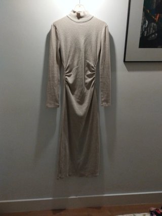 Vestido de punto gris perla