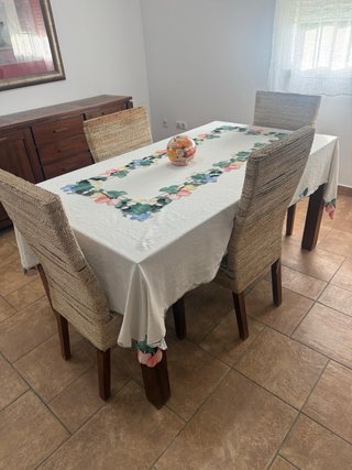 Conjunto de mesa y 4 sillas