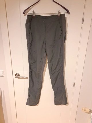 1. Pantalón de trekking para mujer