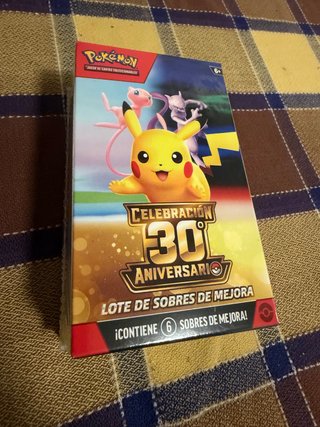 Caja Pokémon Celebración 30 Aniversario