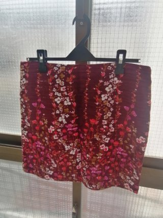Falda con estampado floral