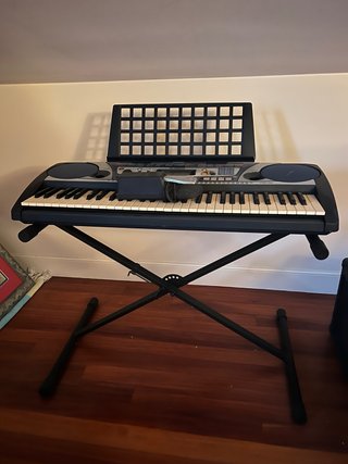 Teclado Yamaha PSR-260 con Soporte
