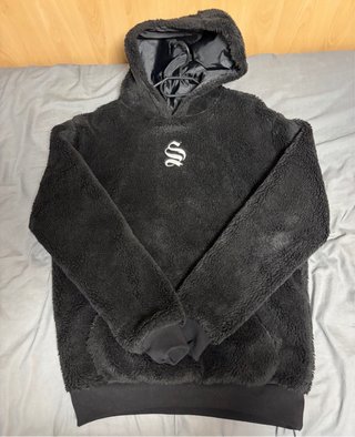 Sudadera de pelo Sinners Attire negra