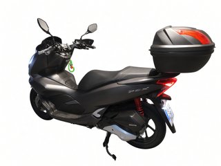 Honda PCX 125 del año 2019 en color negro mate
