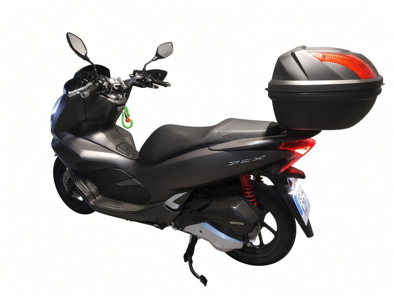 Honda PCX 125 del año 2019 en color negro mate