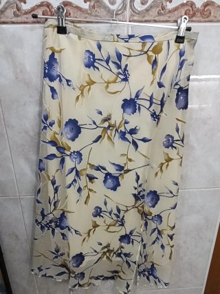 Conjunto de corpiño y falda estampado